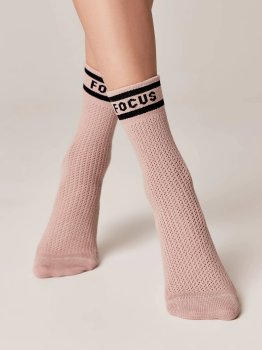 Lange Socken mit Ajourmuster Puderrosa  Focus - Here